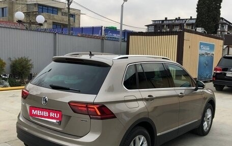 Volkswagen Tiguan II, 2018 год, 2 800 000 рублей, 2 фотография