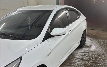 Hyundai Solaris II рестайлинг, 2015 год, 820 000 рублей, 4 фотография
