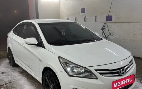 Hyundai Solaris II рестайлинг, 2015 год, 820 000 рублей, 3 фотография