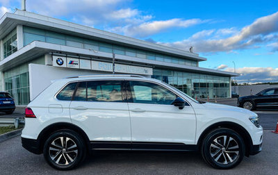 Volkswagen Tiguan II, 2019 год, 2 420 000 рублей, 1 фотография