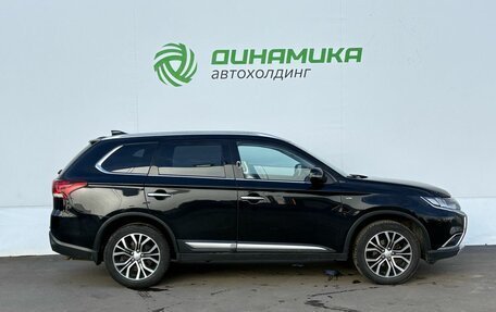 Mitsubishi Outlander III рестайлинг 3, 2018 год, 2 125 000 рублей, 4 фотография