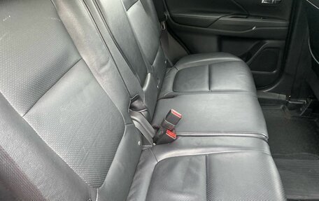 Mitsubishi Outlander III рестайлинг 3, 2018 год, 2 125 000 рублей, 12 фотография