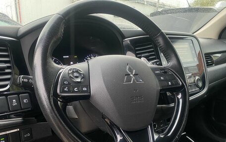 Mitsubishi Outlander III рестайлинг 3, 2018 год, 2 125 000 рублей, 14 фотография