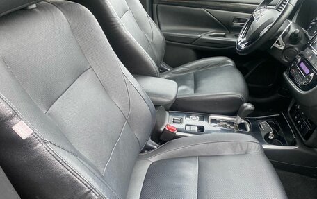Mitsubishi Outlander III рестайлинг 3, 2018 год, 2 125 000 рублей, 11 фотография