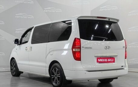 Hyundai Grand Starex Grand Starex I рестайлинг 2, 2012 год, 1 550 000 рублей, 3 фотография