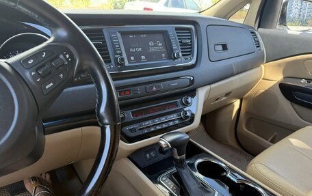 KIA Carnival III, 2019 год, 2 999 000 рублей, 3 фотография