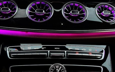 Mercedes-Benz E-Класс, 2019 год, 3 400 000 рублей, 24 фотография