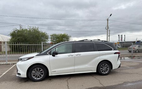 Toyota Sienna, 2021 год, 4 000 000 рублей, 3 фотография