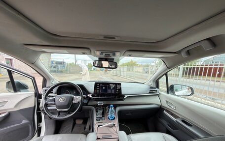 Toyota Sienna, 2021 год, 4 000 000 рублей, 15 фотография