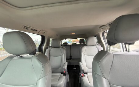Toyota Sienna, 2021 год, 4 000 000 рублей, 16 фотография