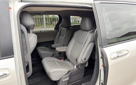 Toyota Sienna, 2021 год, 4 000 000 рублей, 18 фотография