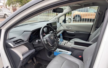 Toyota Sienna, 2021 год, 4 000 000 рублей, 19 фотография