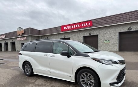 Toyota Sienna, 2021 год, 4 000 000 рублей, 8 фотография