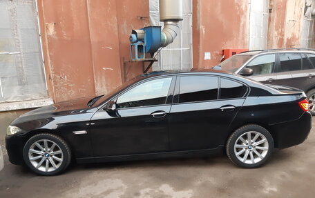 BMW 5 серия, 2015 год, 2 350 000 рублей, 2 фотография