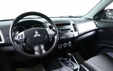 Mitsubishi Outlander III рестайлинг 3, 2010 год, 1 549 000 рублей, 8 фотография