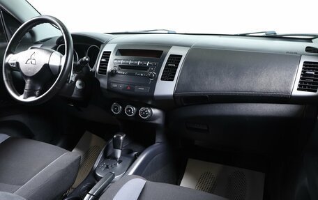 Mitsubishi Outlander III рестайлинг 3, 2010 год, 1 549 000 рублей, 10 фотография