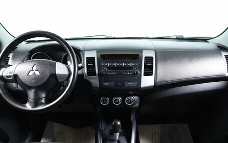 Mitsubishi Outlander III рестайлинг 3, 2010 год, 1 549 000 рублей, 9 фотография