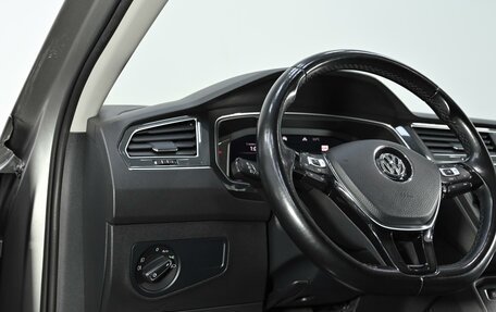 Volkswagen Tiguan II, 2019 год, 1 865 000 рублей, 6 фотография