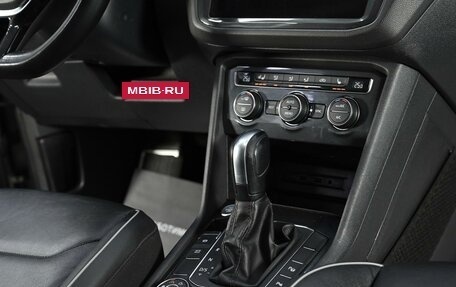 Volkswagen Tiguan II, 2019 год, 1 865 000 рублей, 10 фотография