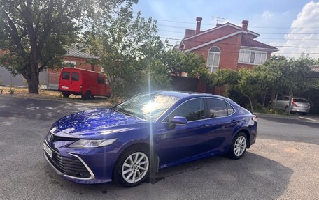 Toyota Camry, 2021 год, 2 300 000 рублей, 1 фотография
