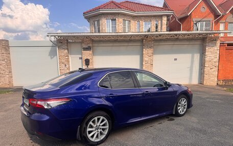 Toyota Camry, 2021 год, 2 300 000 рублей, 4 фотография