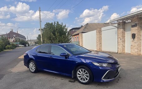 Toyota Camry, 2021 год, 2 300 000 рублей, 3 фотография
