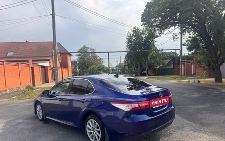 Toyota Camry, 2021 год, 2 300 000 рублей, 6 фотография