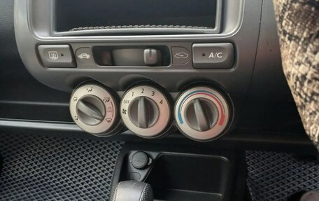 Honda Fit III, 2005 год, 800 000 рублей, 7 фотография