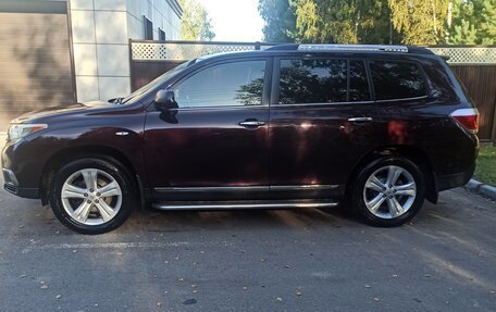 Toyota Highlander III, 2012 год, 1 800 000 рублей, 2 фотография