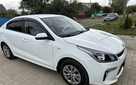 KIA Rio IV, 2019 год, 1 300 000 рублей, 4 фотография