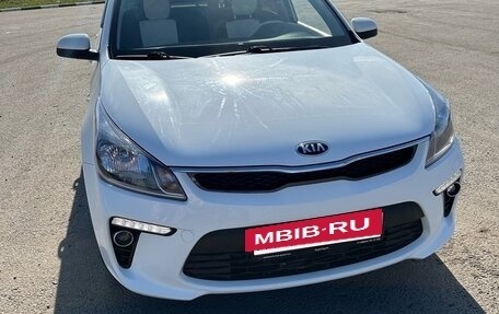 KIA Rio IV, 2019 год, 1 300 000 рублей, 2 фотография