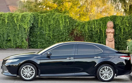 Toyota Camry, 2018 год, 2 600 000 рублей, 4 фотография