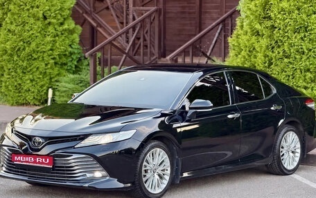Toyota Camry, 2018 год, 2 600 000 рублей, 1 фотография