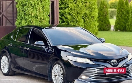 Toyota Camry, 2018 год, 2 600 000 рублей, 3 фотография
