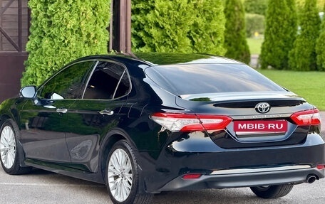 Toyota Camry, 2018 год, 2 600 000 рублей, 6 фотография