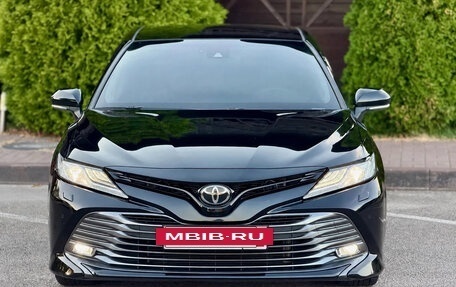 Toyota Camry, 2018 год, 2 600 000 рублей, 2 фотография