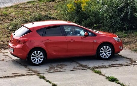 Opel Astra J, 2011 год, 660 000 рублей, 1 фотография