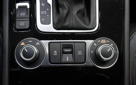 Volkswagen Touareg III, 2017 год, 3 650 000 рублей, 12 фотография
