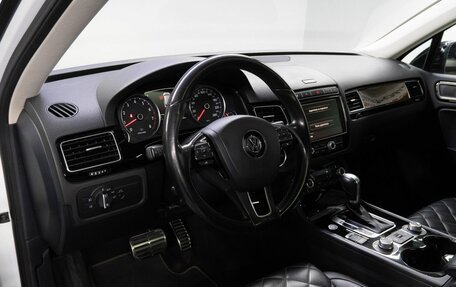 Volkswagen Touareg III, 2017 год, 3 650 000 рублей, 10 фотография