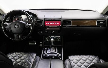 Volkswagen Touareg III, 2017 год, 3 650 000 рублей, 21 фотография