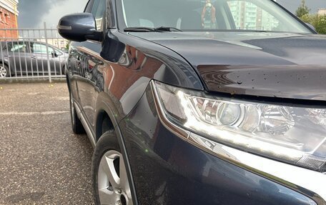 Mitsubishi Outlander III рестайлинг 3, 2018 год, 1 670 000 рублей, 8 фотография