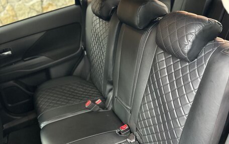 Mitsubishi Outlander III рестайлинг 3, 2018 год, 1 670 000 рублей, 12 фотография
