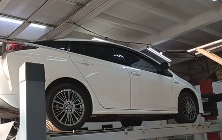 Toyota Prius IV XW50, 2018 год, 1 850 000 рублей, 3 фотография