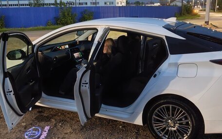 Toyota Prius IV XW50, 2018 год, 1 850 000 рублей, 7 фотография
