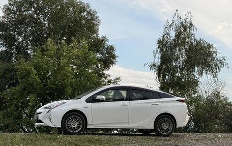 Toyota Prius IV XW50, 2018 год, 1 850 000 рублей, 4 фотография