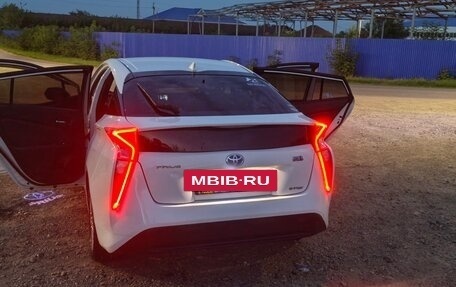 Toyota Prius IV XW50, 2018 год, 1 850 000 рублей, 6 фотография