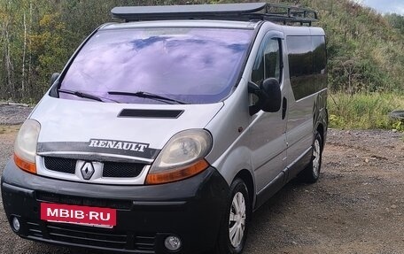 Renault Trafic, 2002 год, 1 180 000 рублей, 2 фотография