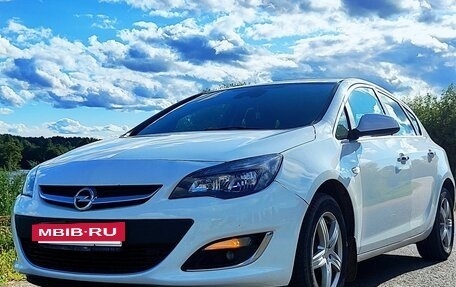 Opel Astra J, 2013 год, 750 000 рублей, 2 фотография