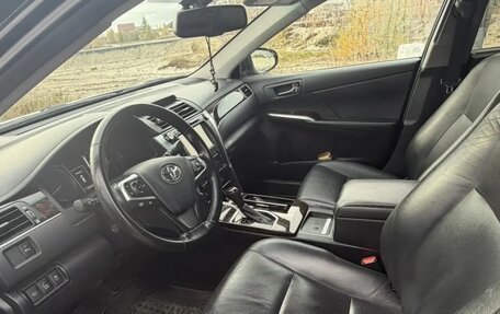 Toyota Camry, 2017 год, 2 650 000 рублей, 6 фотография