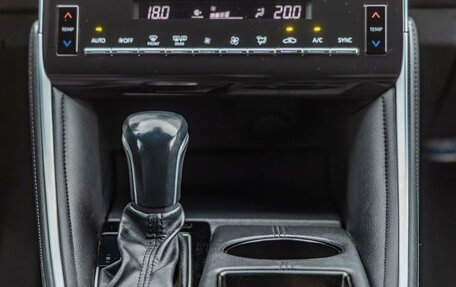 Toyota Avalon, 2022 год, 3 198 000 рублей, 29 фотография